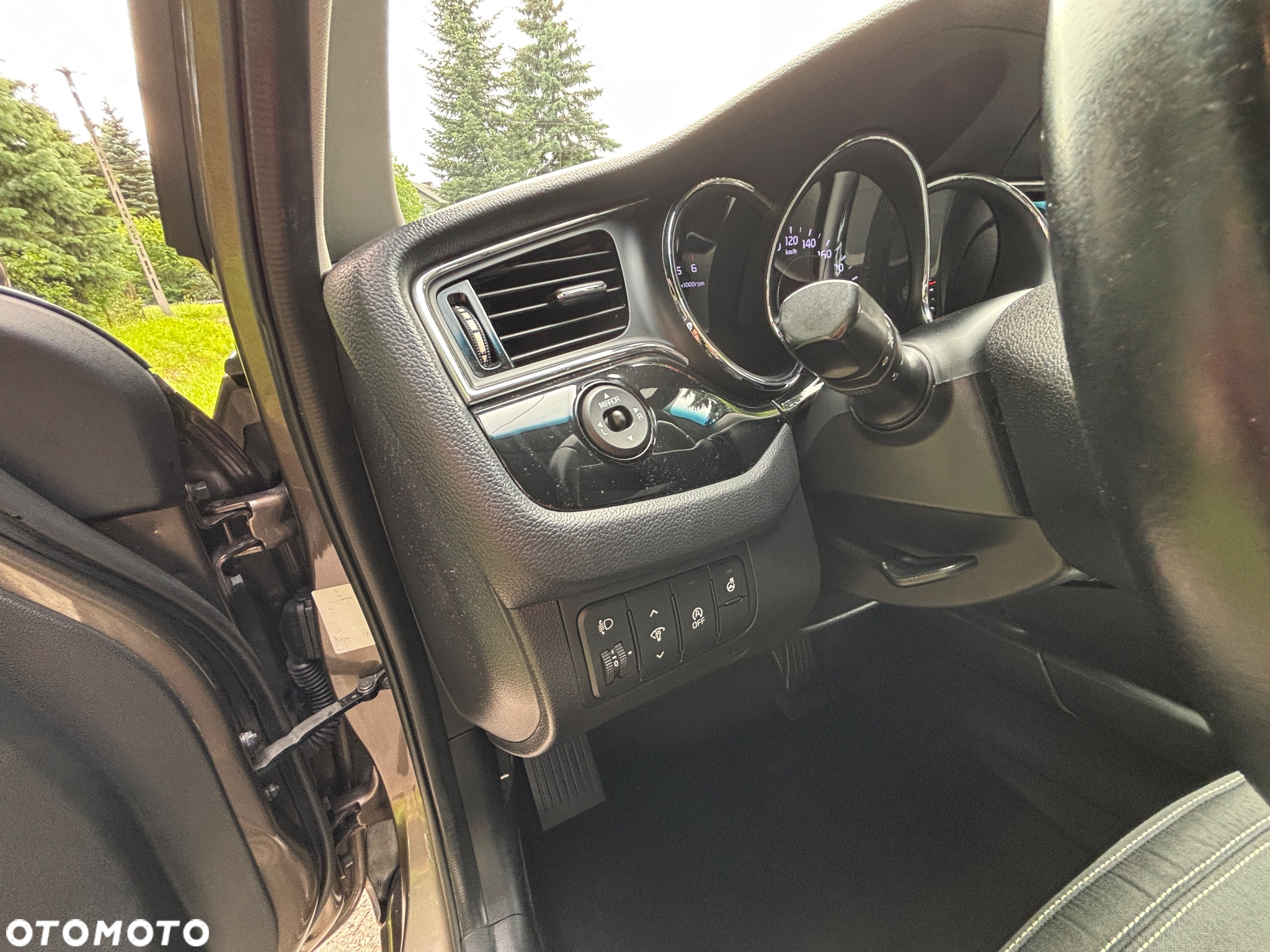 Kia Ceed - 11