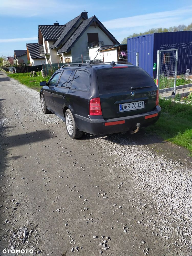 Skoda Octavia 1.6 Ambiente - 3