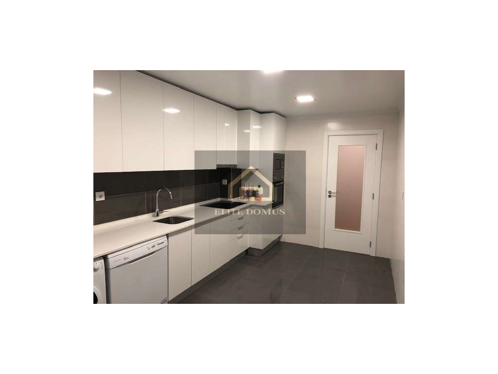 T3 com Terraço, Totalmente Remodelado, Venteira - Amadora! - Grande imagem: 2/14