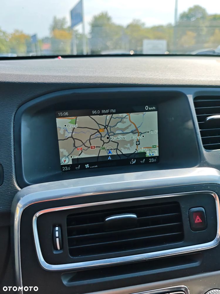 Volvo V60 D6 AWD Plug-in Hybrid R-Design Summum - 10