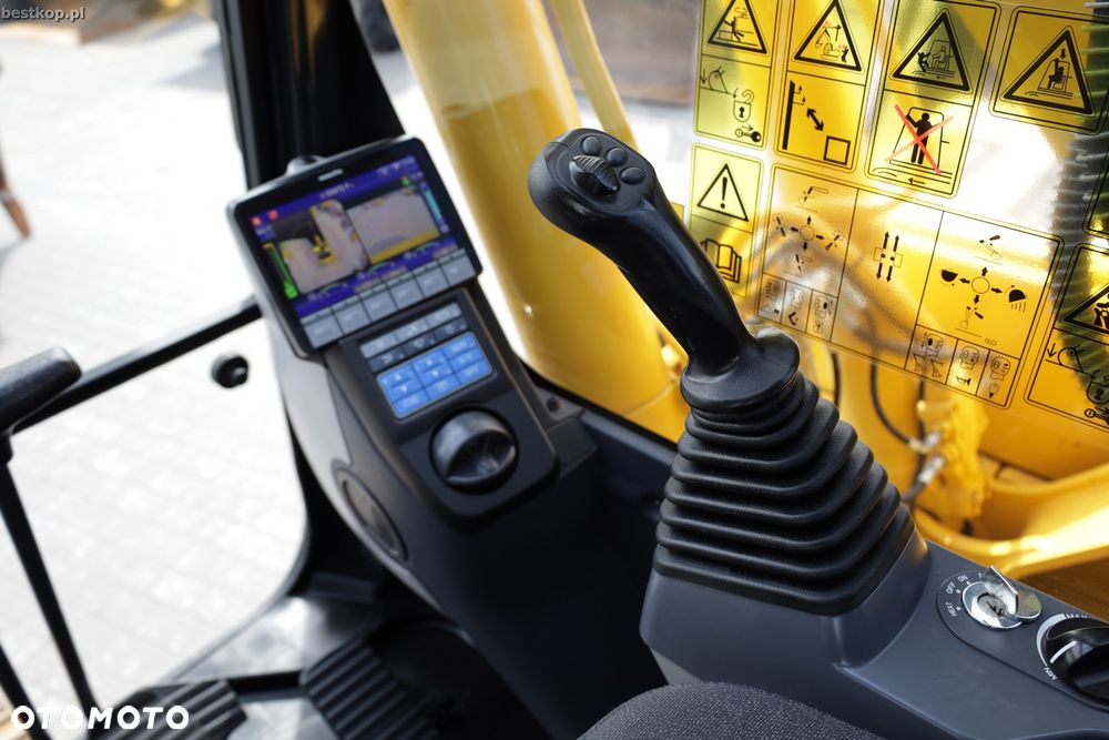 Komatsu PC210LC-11 - 24