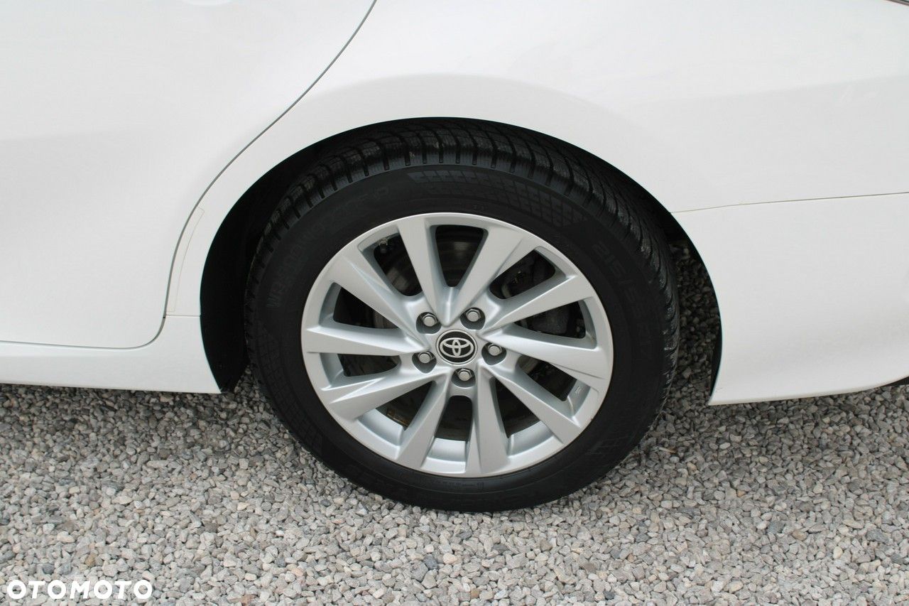 Toyota Camry - 12