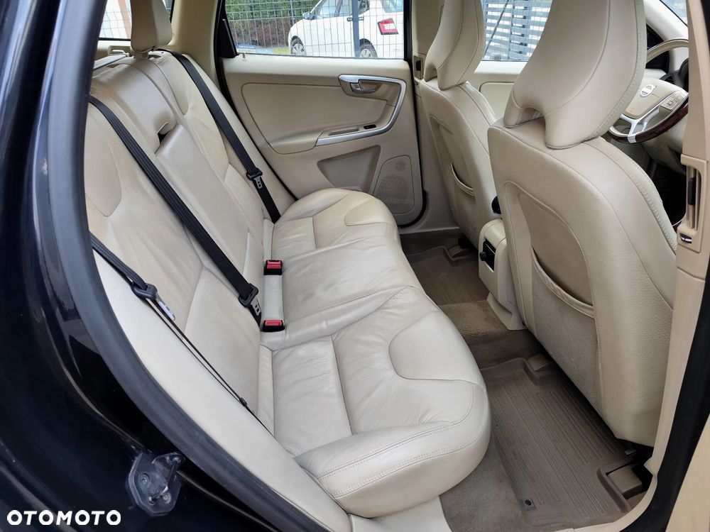 Volvo XC 60 D5 AWD Summum - 22