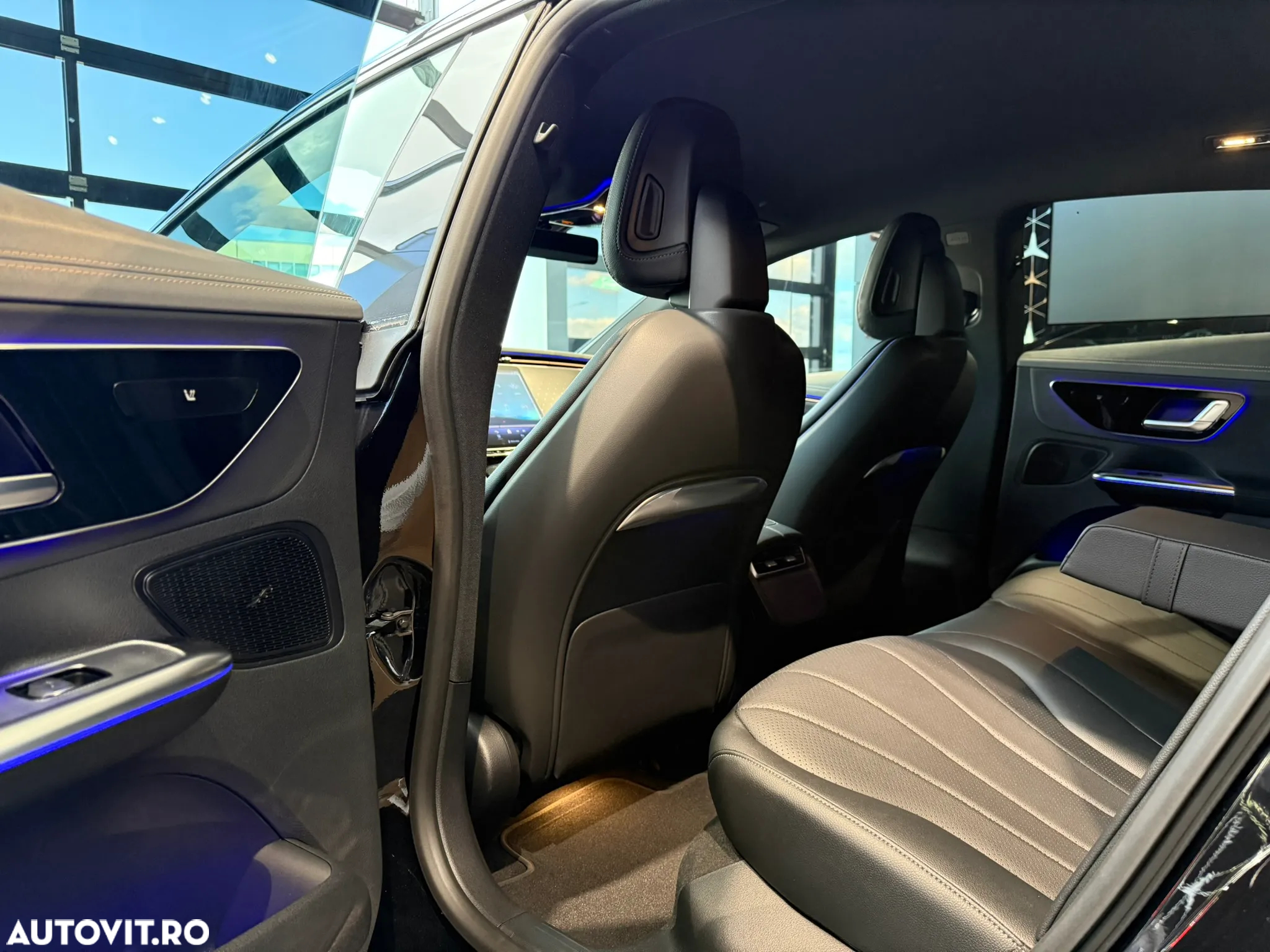 Mercedes-Benz EQE 350 4MATIC - 11
