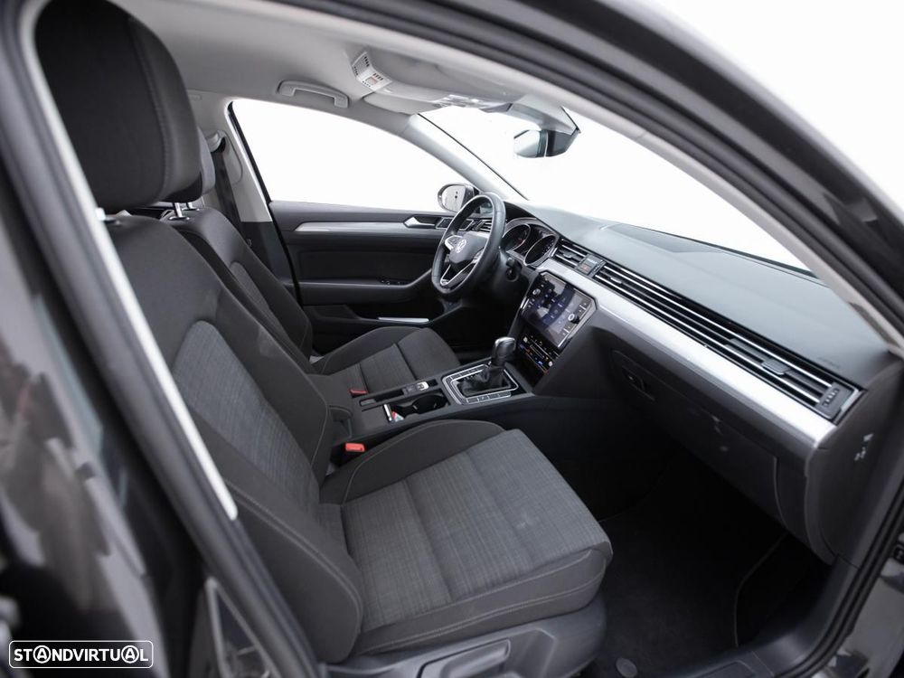 VW Passat Variant 2.0 TDI Business DSG - 9