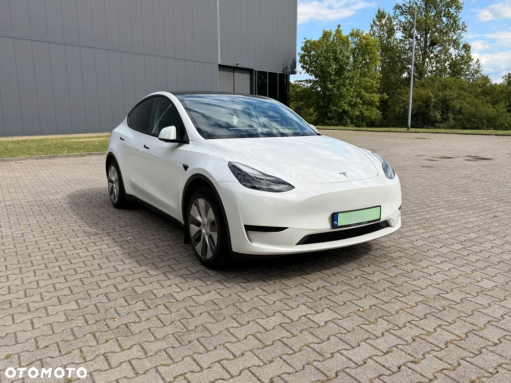 Tesla Model Y - 1