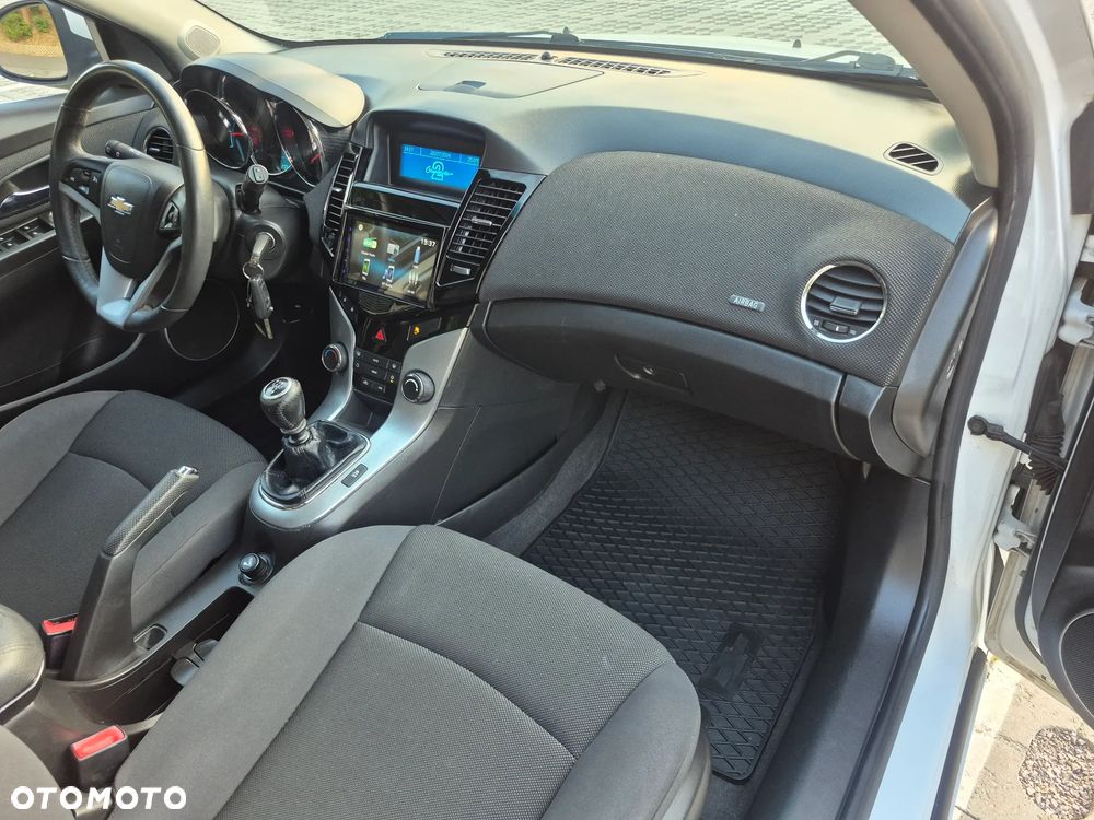 Chevrolet Cruze 1.8 LS+ - 19