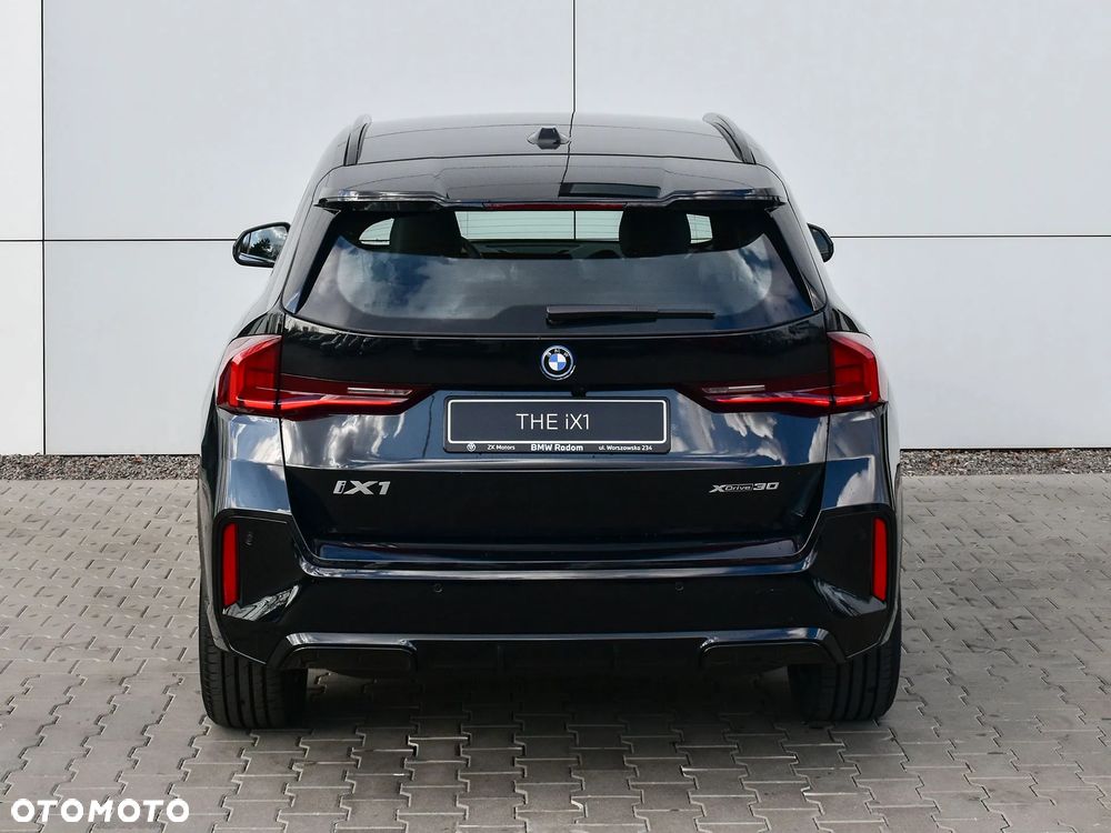 BMW iX1 xDrive30 - 9