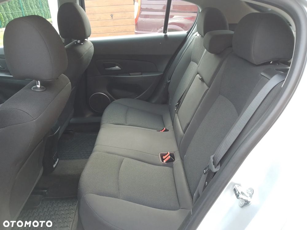 Chevrolet Cruze - 12