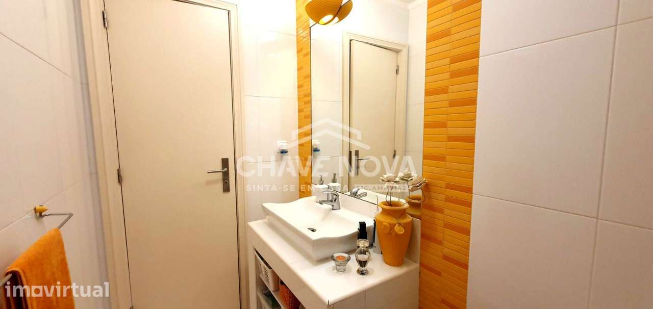 Moradia Bi-Familiar T2 + T4 c/Potencial de Rendimento em Ramalde Porto - Grande imagem: 3/25