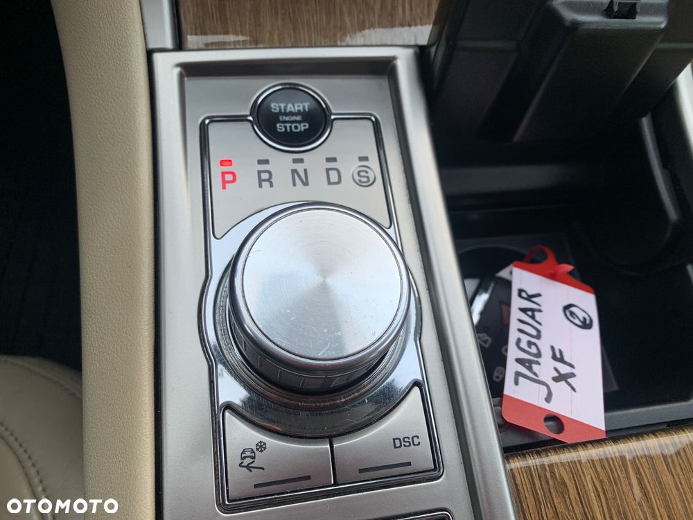 Jaguar XF 2.7 V6 Premium Luxury - 25