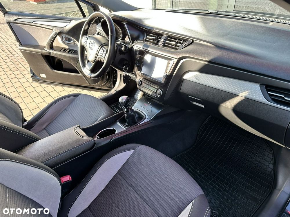 Toyota Avensis 2.0 D-4D Selection - 16