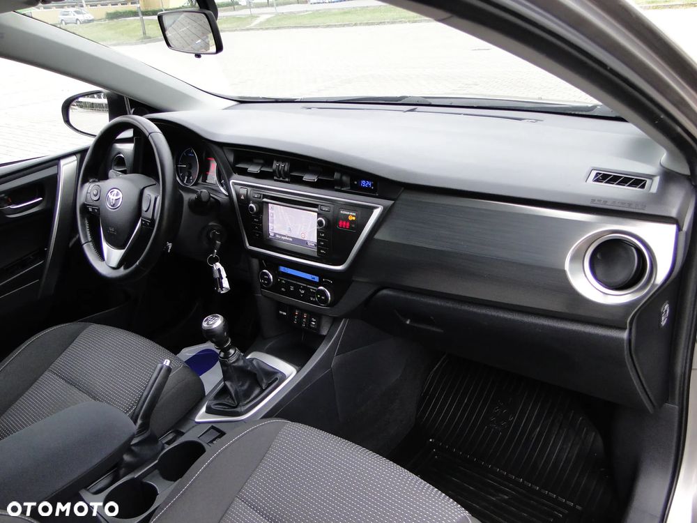 Toyota Auris 2.0 D-4D Prestige - 15
