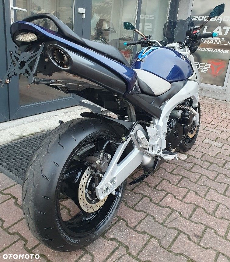 Suzuki GSR - 18