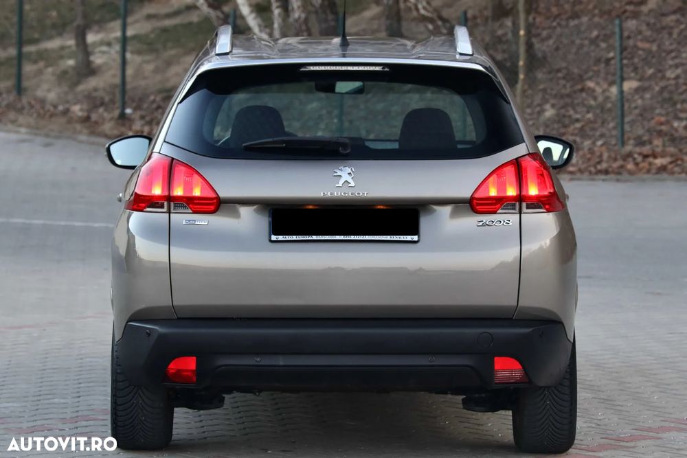 Peugeot 2008 1.2 L PureTech ETG Allure Aut. - 11