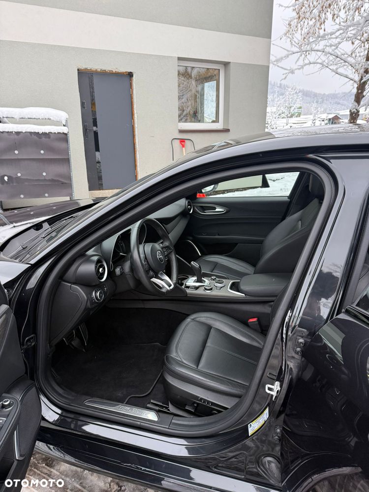 Alfa Romeo Giulia - 17
