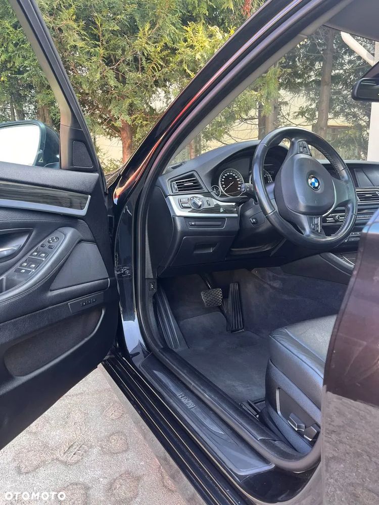 BMW Seria 5 525d - 12