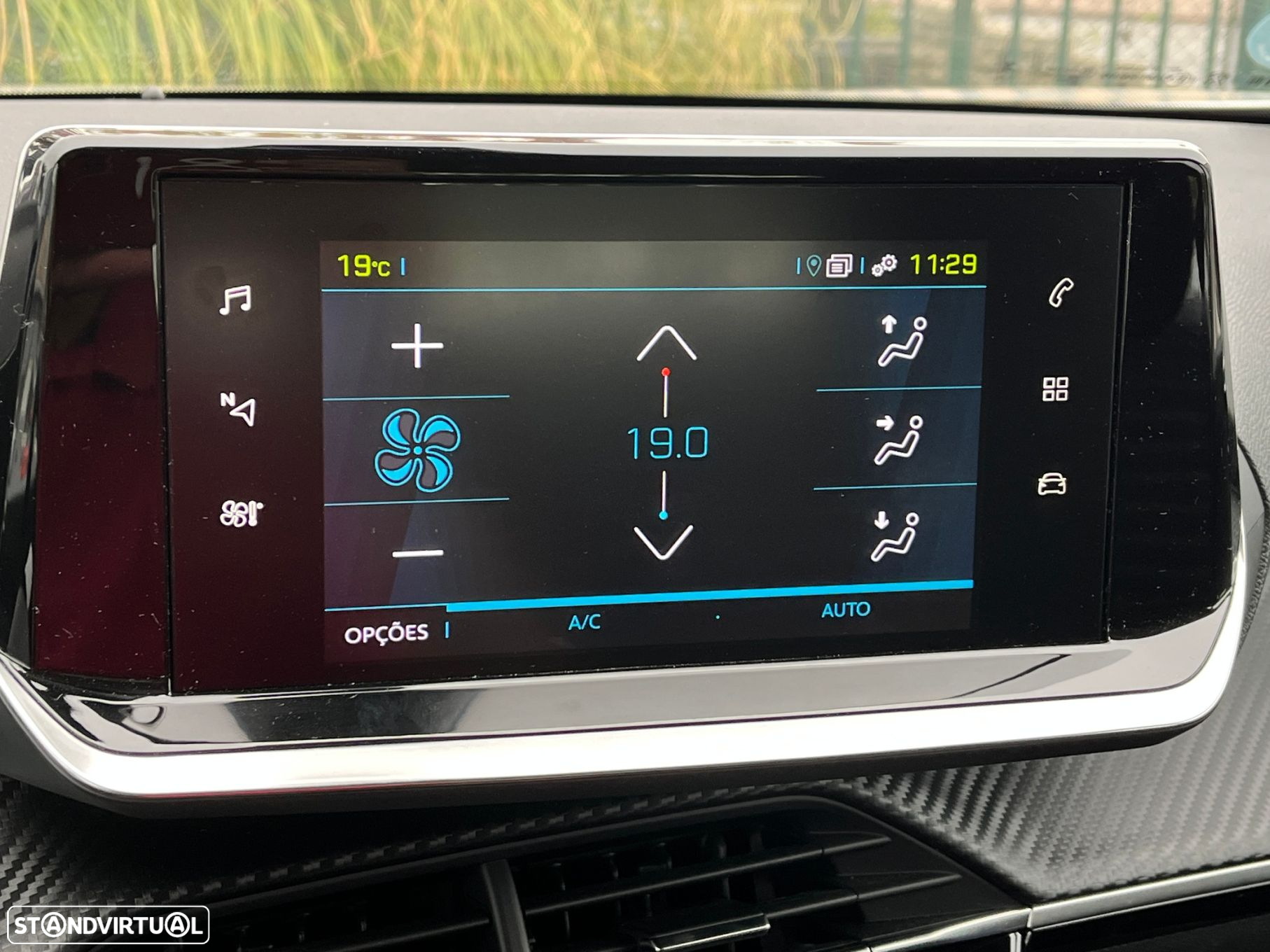 Peugeot e-2008 50 kWh Active - 17