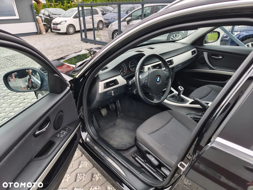 BMW Seria 3 318d DPF Edition Lifestyle - 30