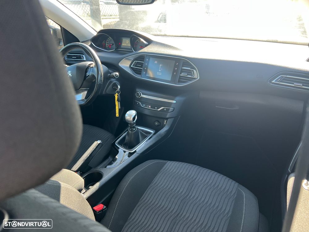 Peugeot 308 SW 1.2 PureTech Style - 23