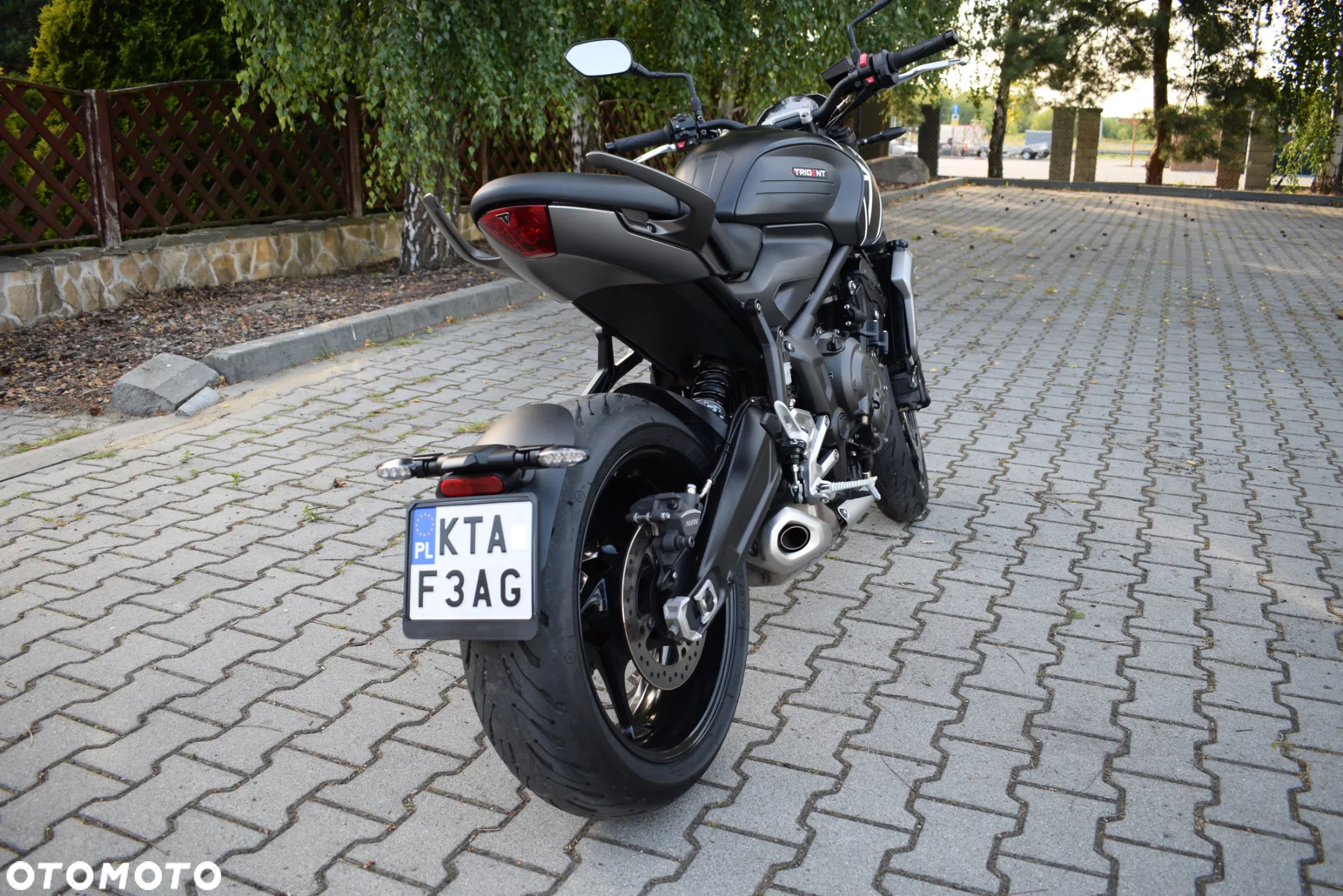 Triumph Trident - 9