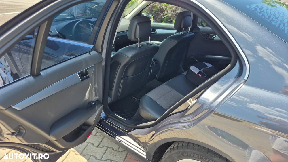Mercedes-Benz C 200 CGI Automatik BlueEFFICIENCY Avantgarde - 24