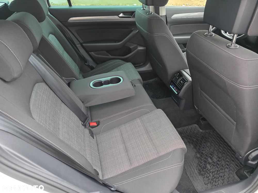 Volkswagen Passat 2.0 TDI SCR DSG Elegance - 10