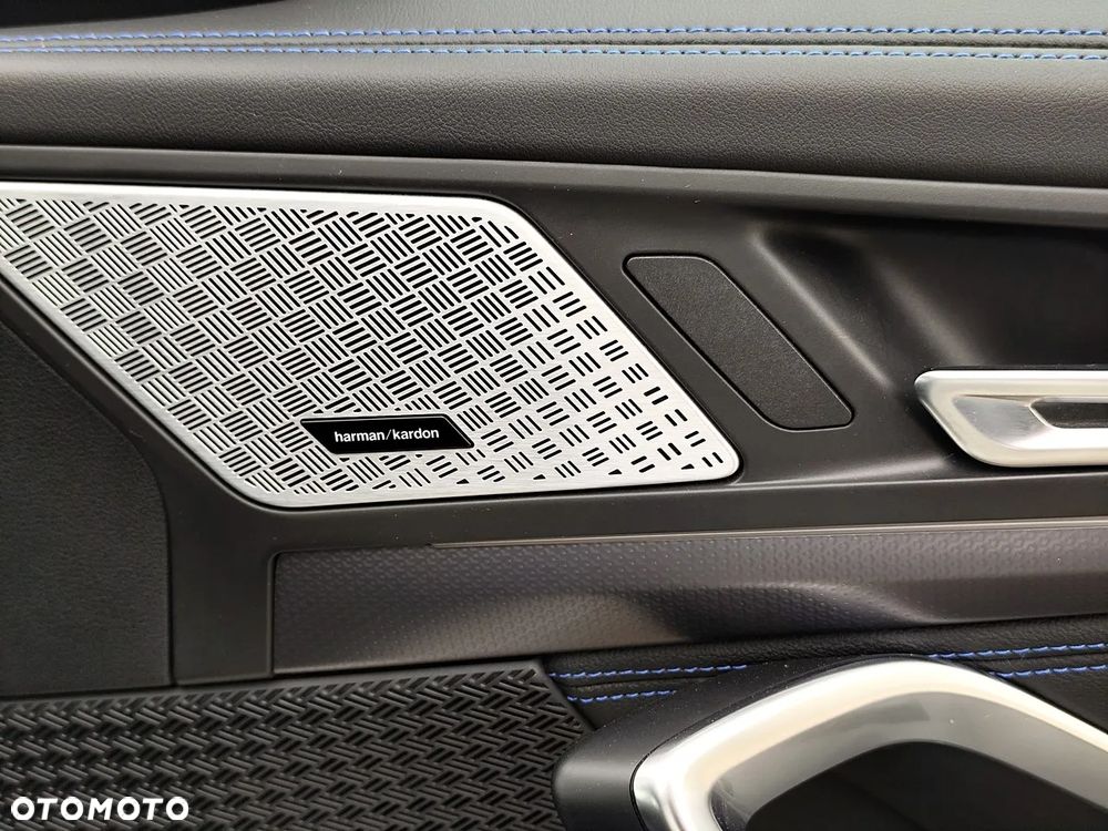 BMW iX1 xDrive30 66.5kWh M Sport - 11