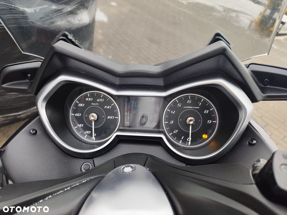 Yamaha X-max - 9