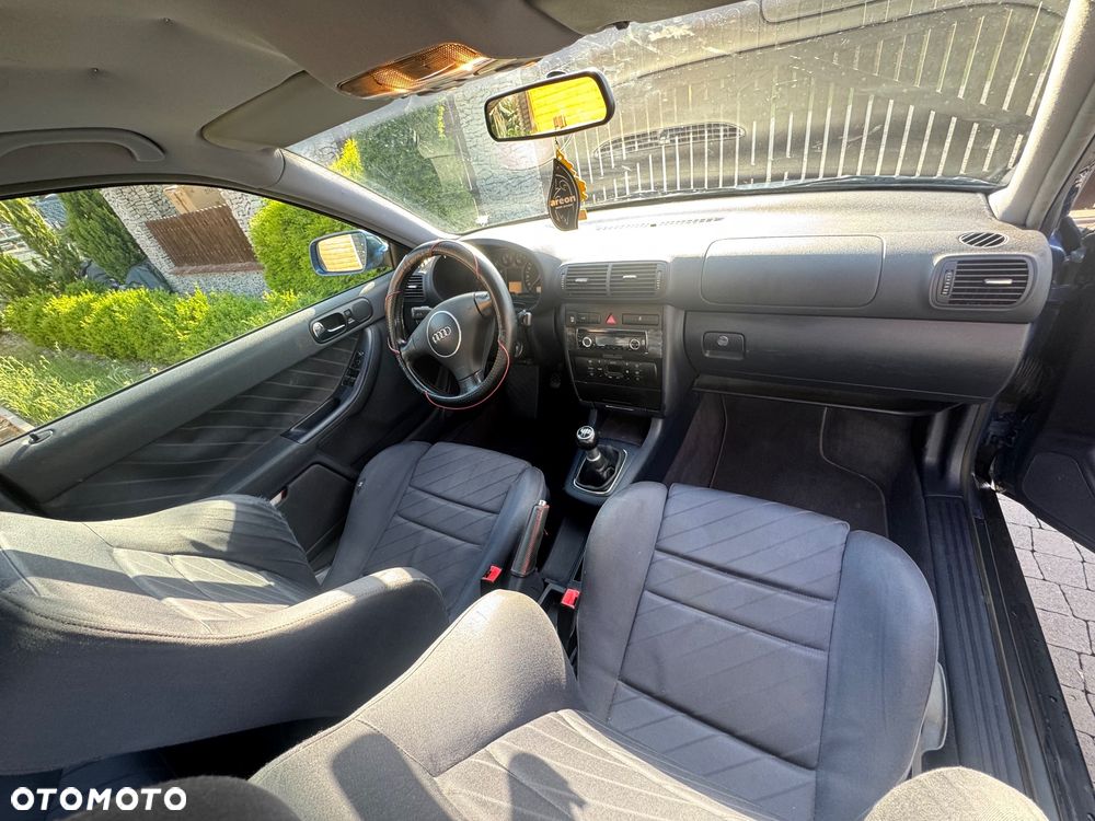 Audi A3 3-drzwiowe 1.8 Ambition - 10