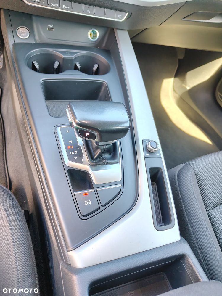 Audi A4 Avant 40 TFSI S tronic - 16