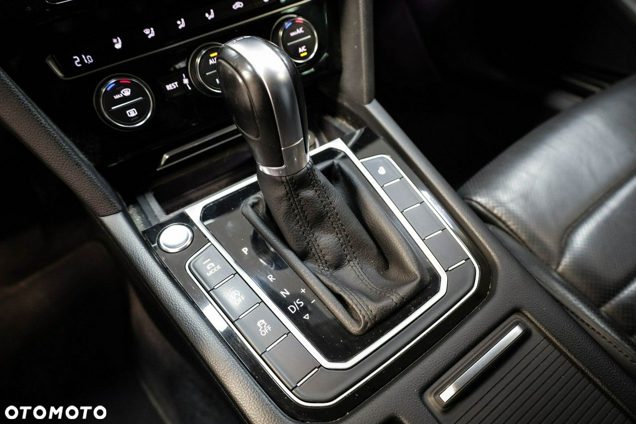 Volkswagen Passat - 23