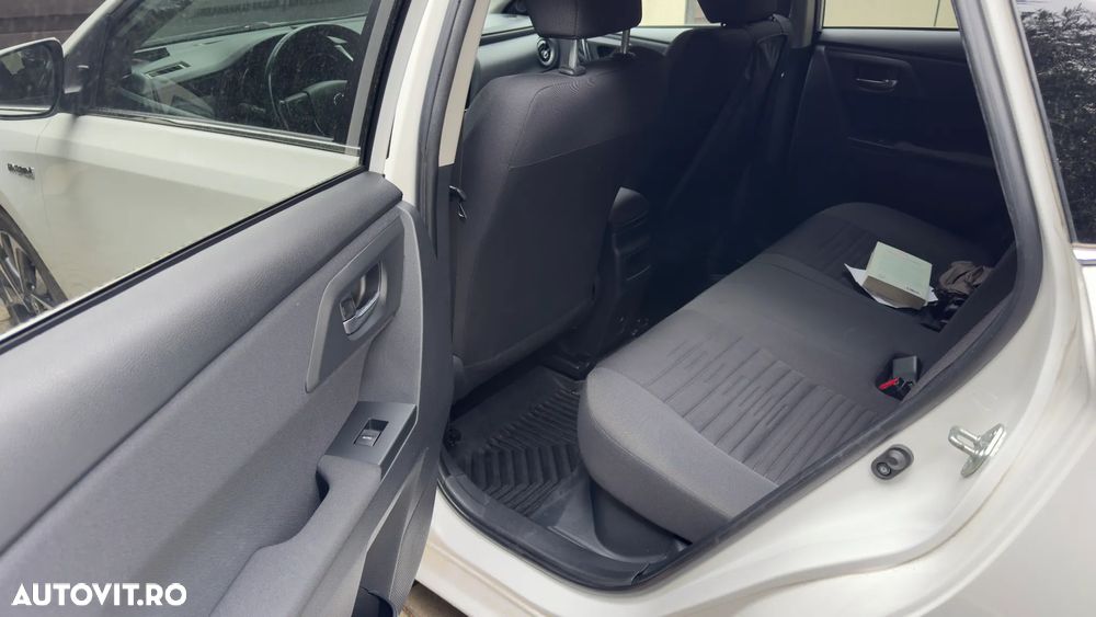 Toyota Auris 1.8 L VVT-i HSD Luna - 11