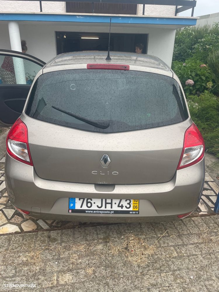 Renault Clio 1.2 16V Confort - 6