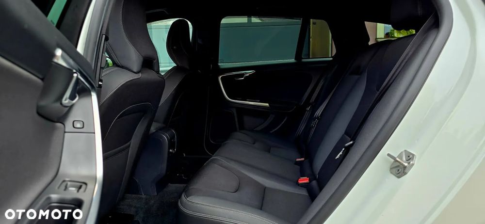 Volvo V60 T3 Momentum - 17