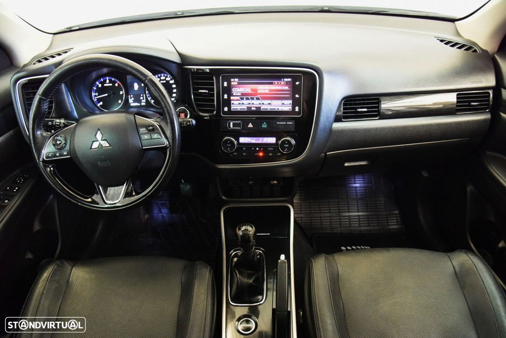 Mitsubishi Outlander 2.2 DI-D Intense - 20