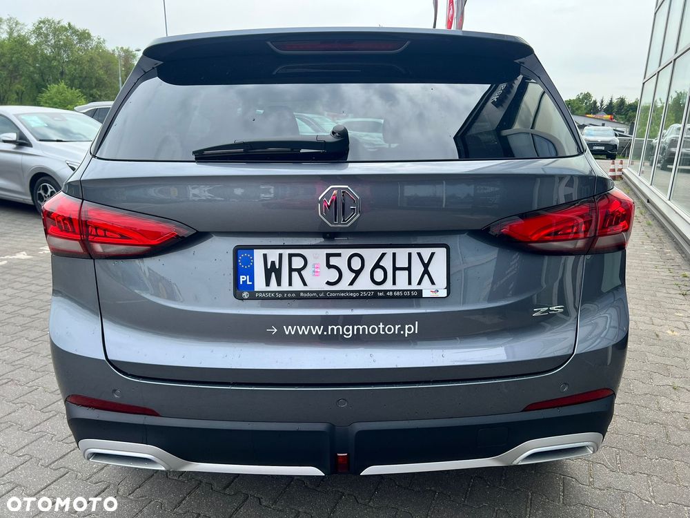 MG ZS - 8