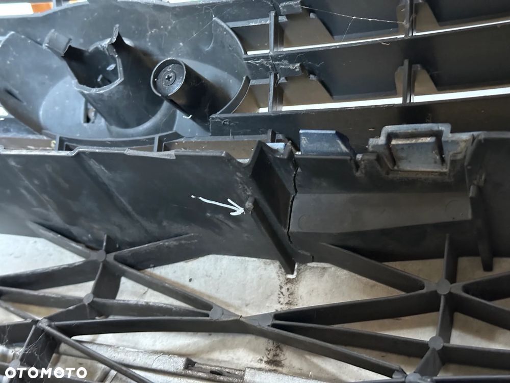 ZDERZAK PRZEDNI FORD C-MAX 07-10  36 - 8