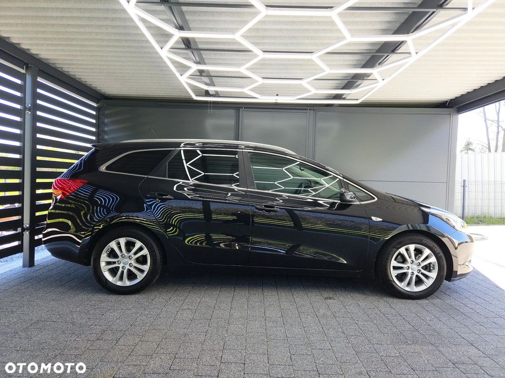 Kia Ceed 1.6 GDI Dream Team Edition - 10