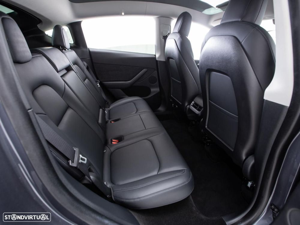 Tesla Model Y Long Range Dual Motor AWD - 12