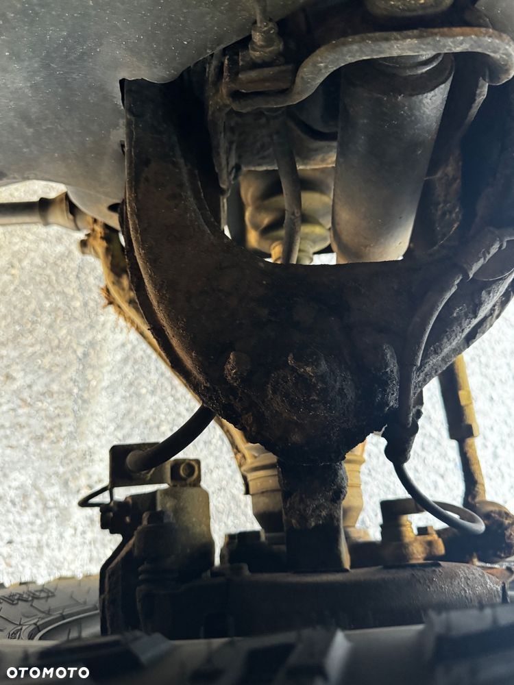 Mitsubishi Pajero - 24