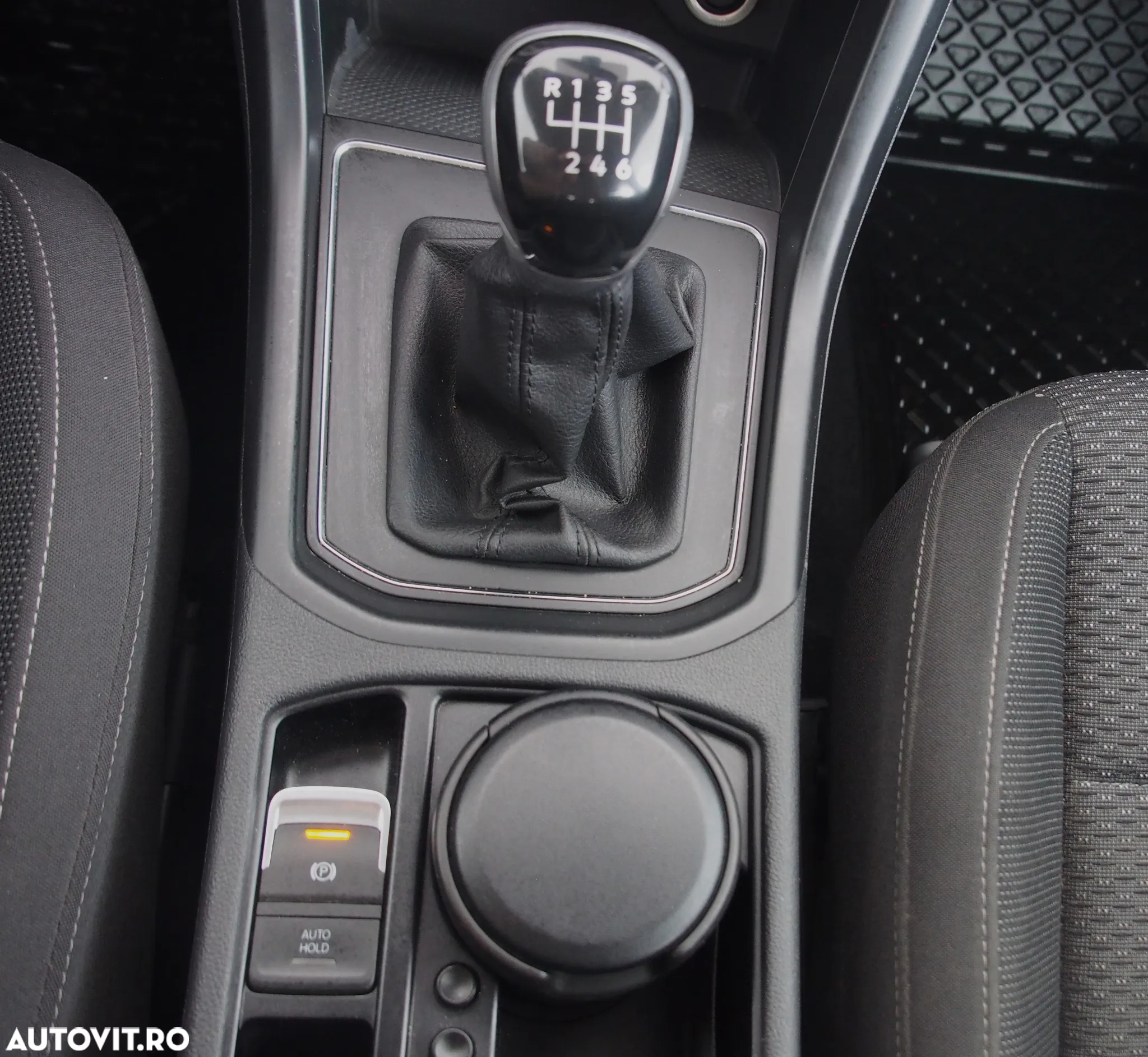 Volkswagen Touran 2.0 TDI Comfortline - 13