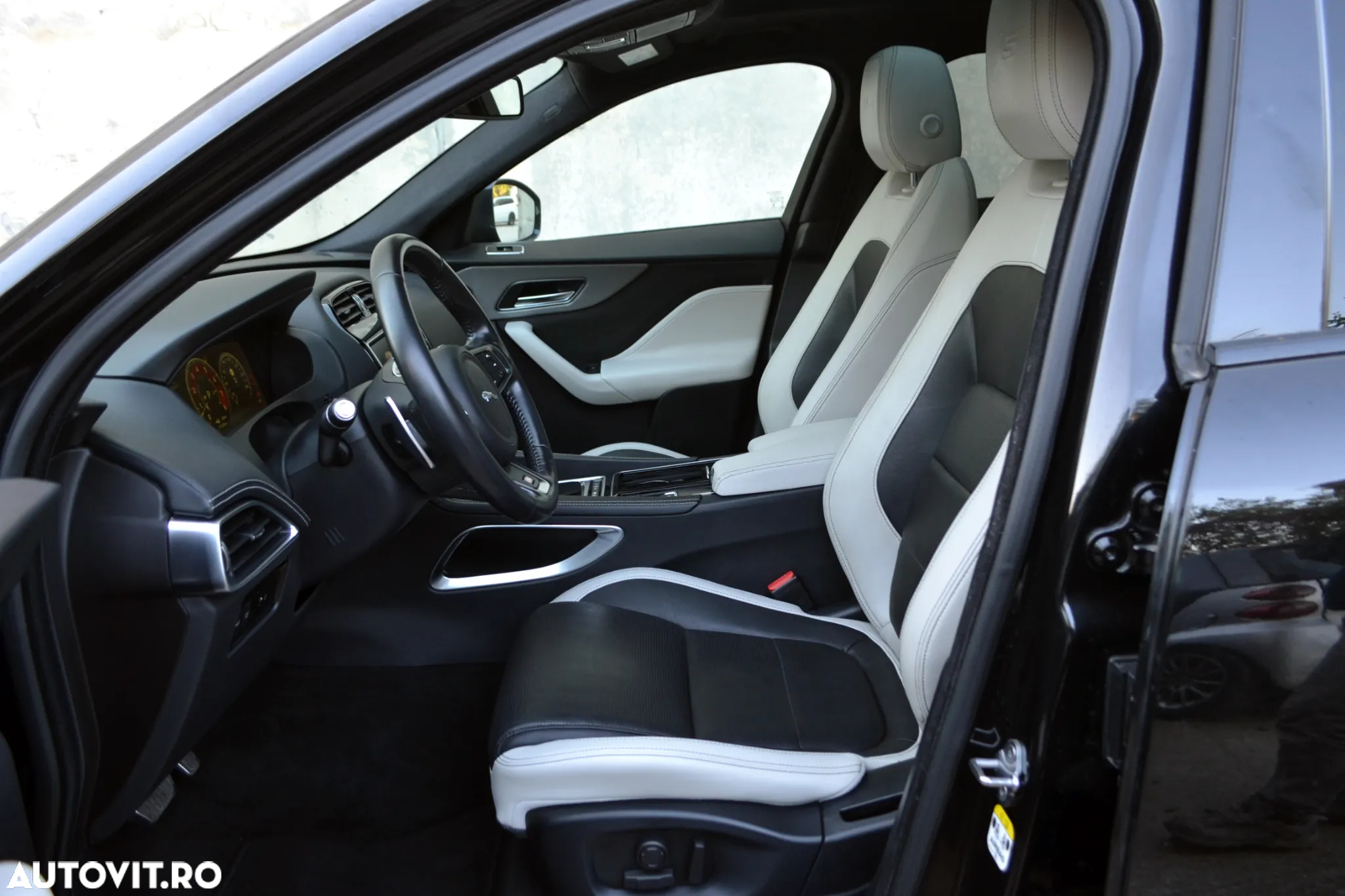 Jaguar F-Pace S AWD - 11
