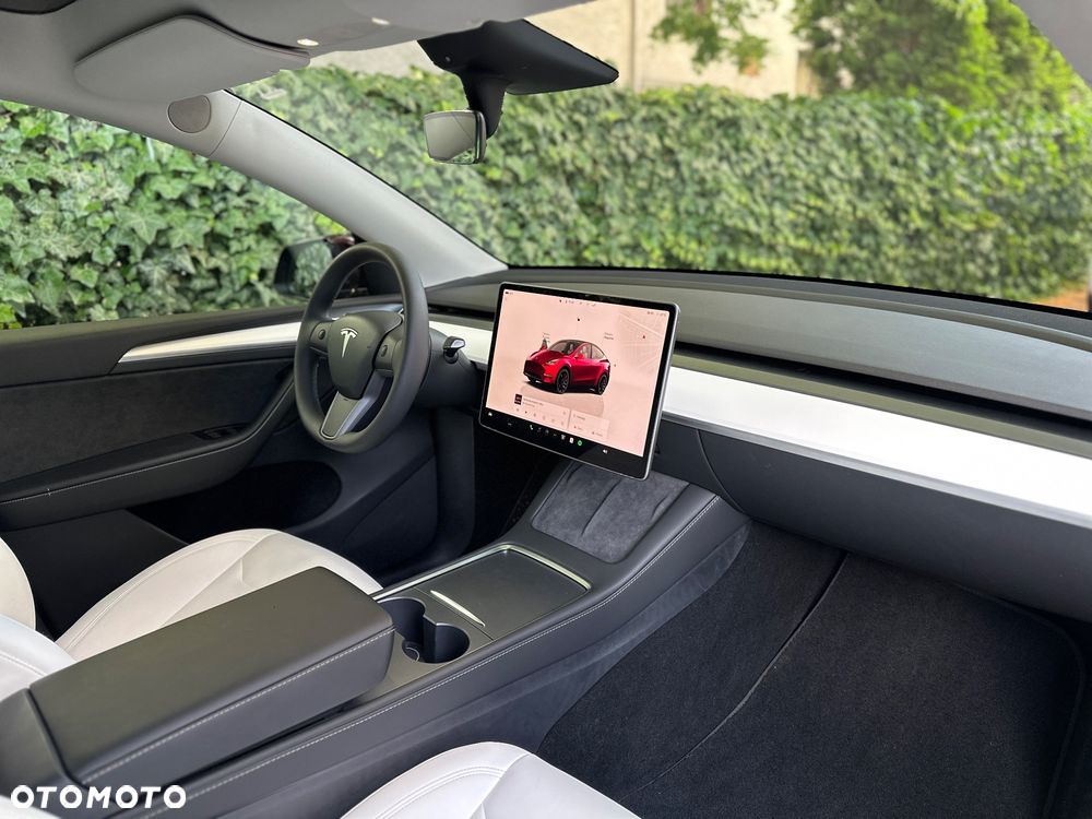 Tesla Y Performance AWD - 18