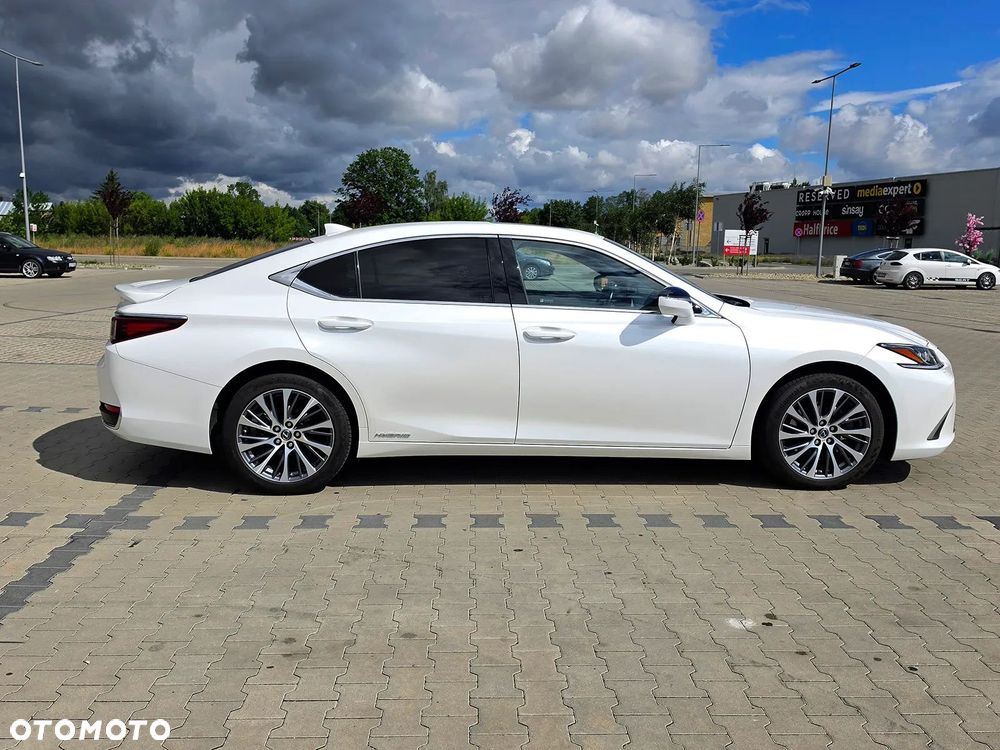Lexus ES 300h Business Edition + - 6