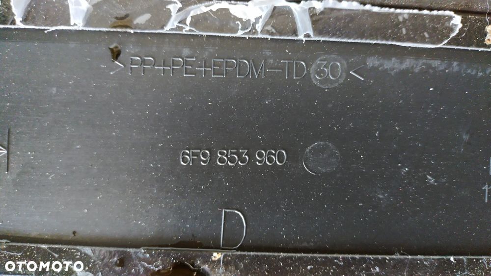 SEAT ARONA LISTWA DRZWI PRAWY PRZÓD 6F9853960 - 2