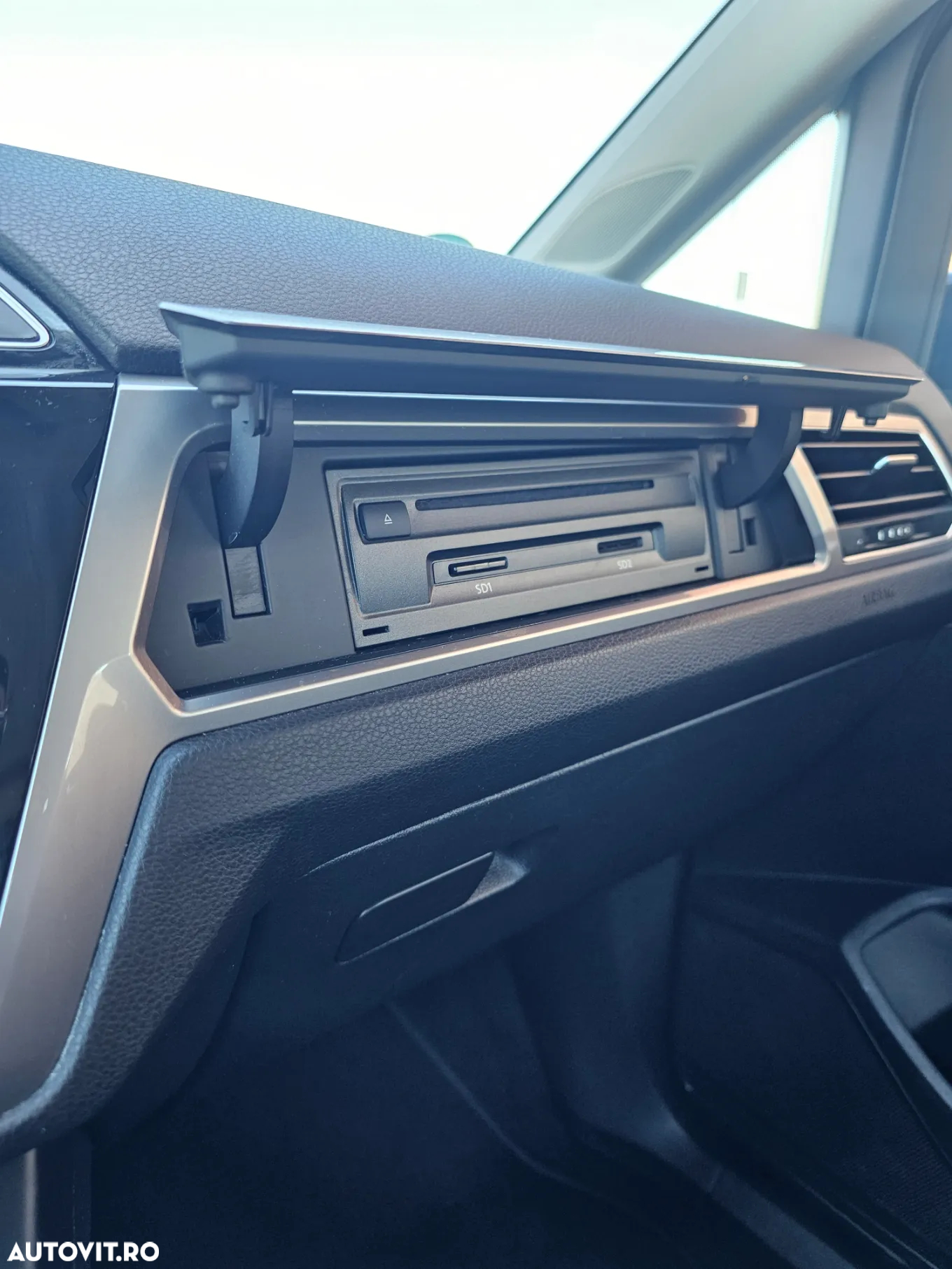Volkswagen Touran 1.6 TDI DSG Comfortline - 29