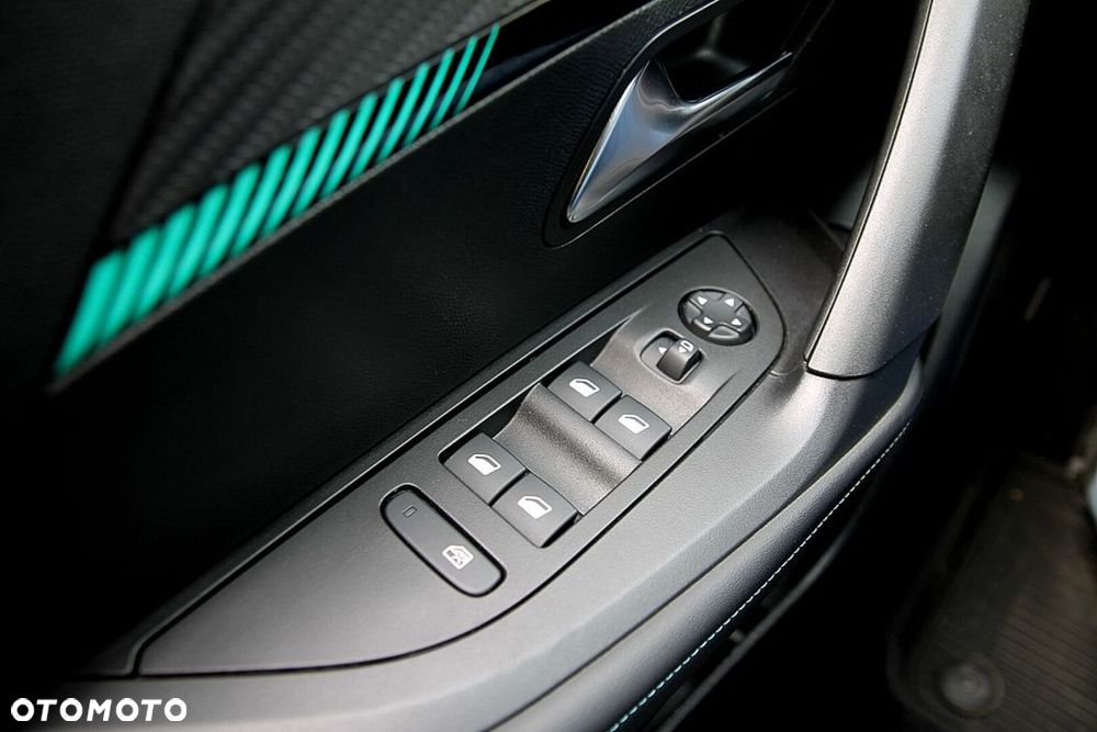Peugeot 2008 50kWh Allure - 28