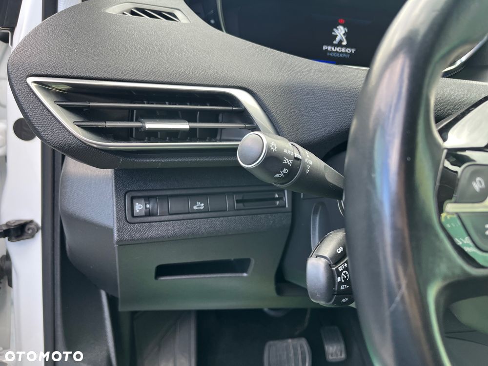 Peugeot 3008 BlueHDi 130 Stop & Start EAT8 Allure Business-Paket - 24