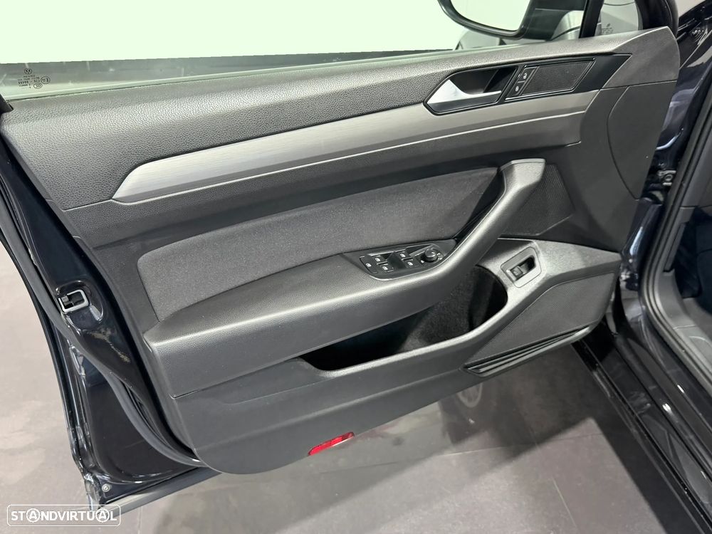 VW Passat Variant 1.6 TDI Confortline - 19